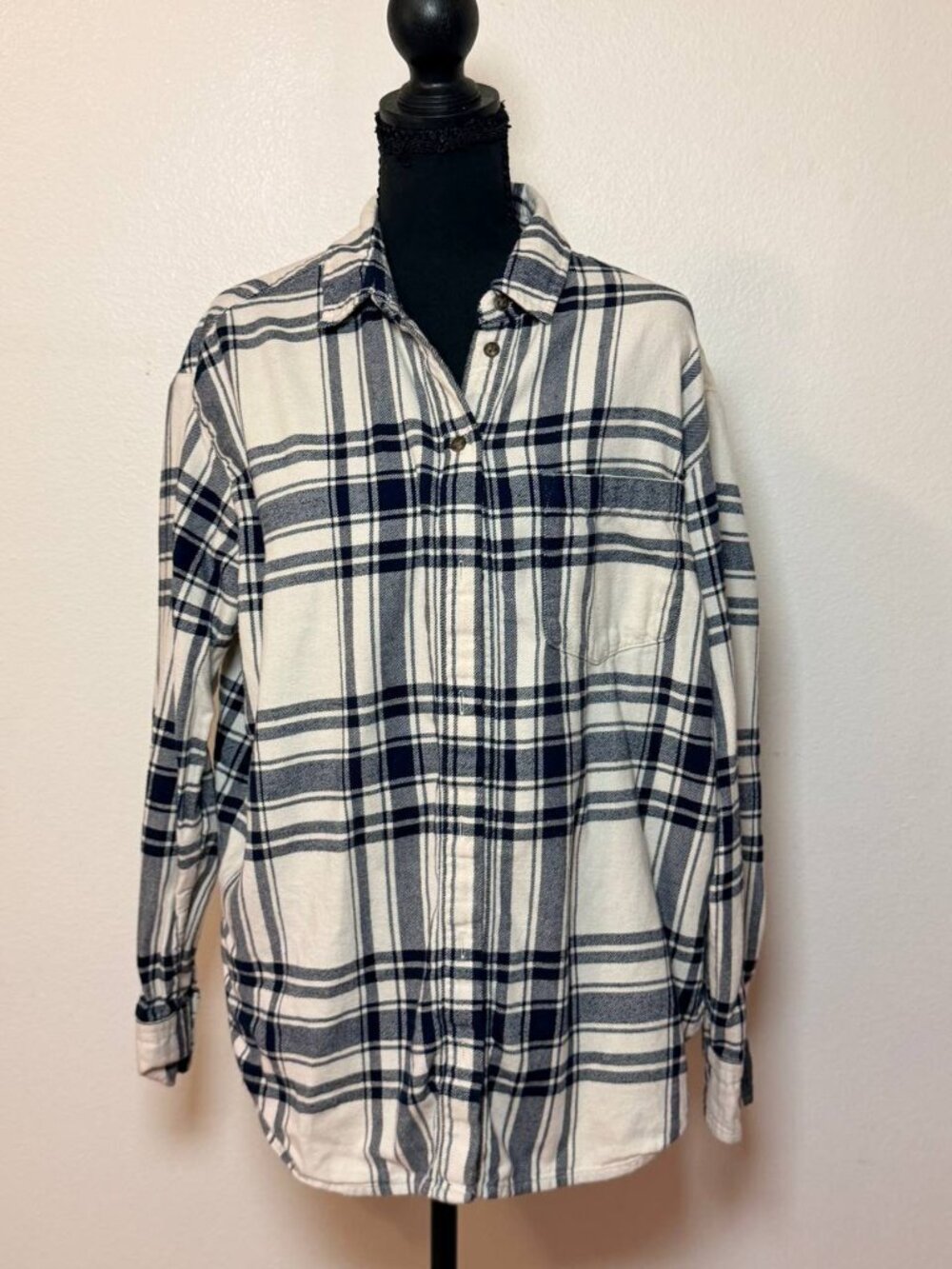 GAP Cream Navy Plaid Flannel Button Down Shirt Cozy Cabincore M